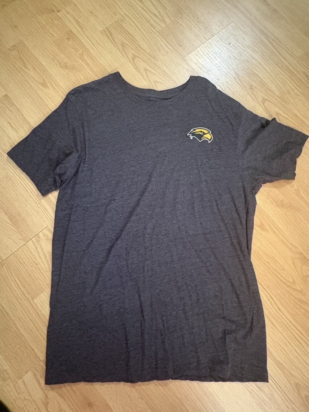 USM Eagles Champion XL T-shirt. SMTTT